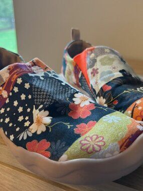 UIN Blossom's Floral Canvas Sneakers